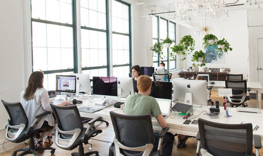 Um ambiente com espaço otimizado e organizado está diretamente ligado a maior produtividade no ambiente de trabalho.