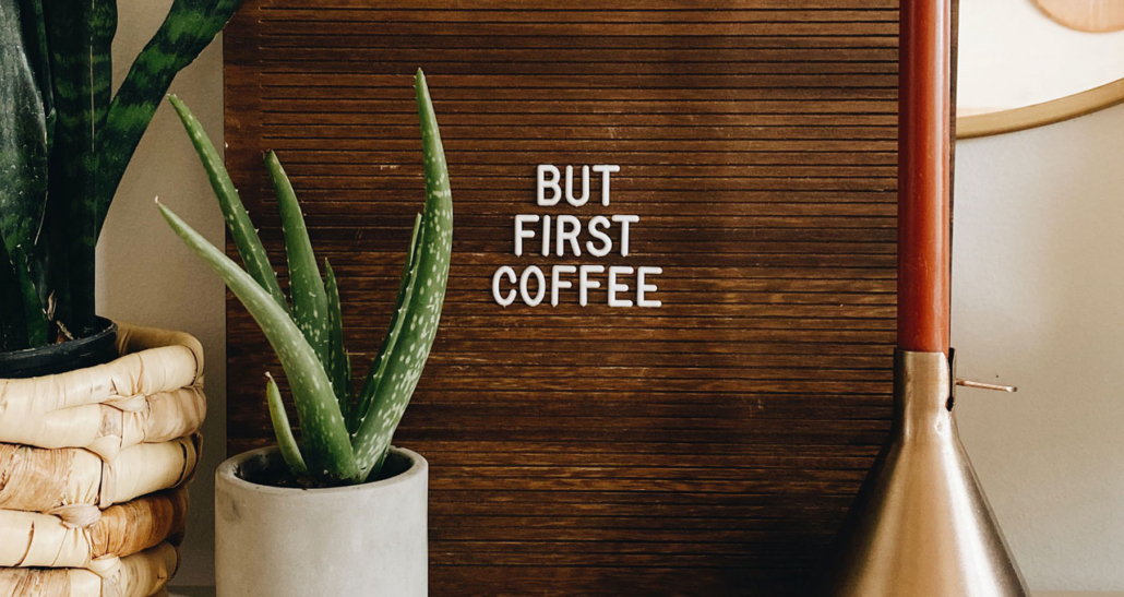 como definir prioridades tomando café
