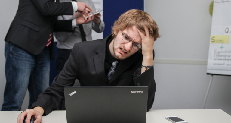 Síndrome de Burnout: Quais as causas e os sintomas do transtorno profissional?
