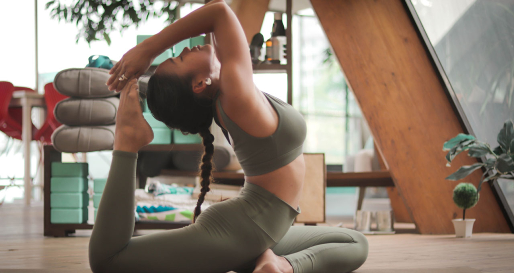 yoga auxilia a aliviar a síndrome de burnout