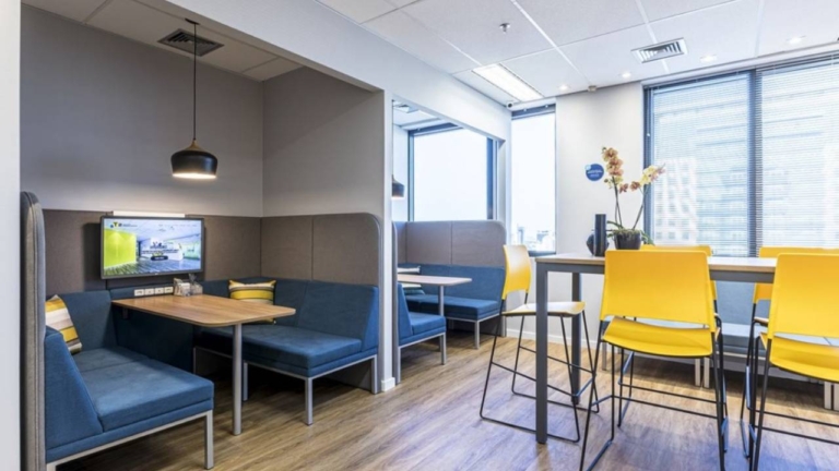 Como criar espaços de trabalho flexíveis e adaptáveis?